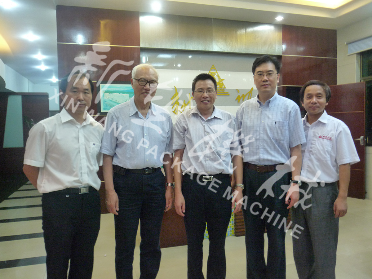 中國工程院院士段正澄、中國工程院院士、華中科技大學(xué)黨委書記邵新宇、廣東省智能機(jī)器人研究院院長張國軍一行蒞臨新望公司考察指導(dǎo)